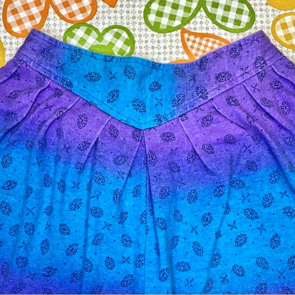 Vintage 80s purple & blue abstract ombré high waisted shorts 🌀 - Picture 3 of 13
